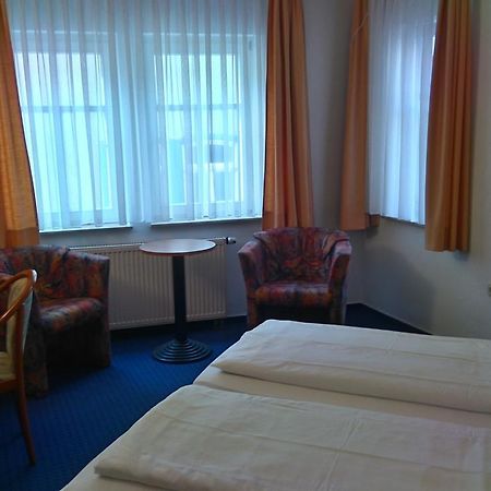 Hotel Loewensteiner Hof Haus Am Neuplatz ヴェルトハイム エクステリア 写真