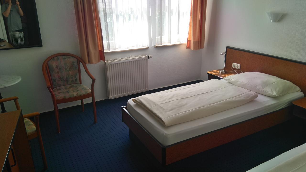 Hotel Loewensteiner Hof Haus Am Neuplatz ヴェルトハイム エクステリア 写真