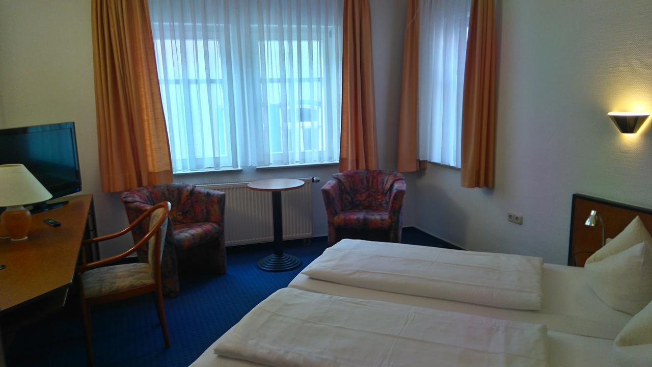 Hotel Loewensteiner Hof Haus Am Neuplatz ヴェルトハイム エクステリア 写真