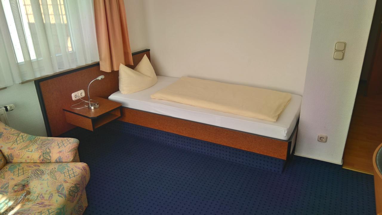 Hotel Loewensteiner Hof Haus Am Neuplatz ヴェルトハイム エクステリア 写真