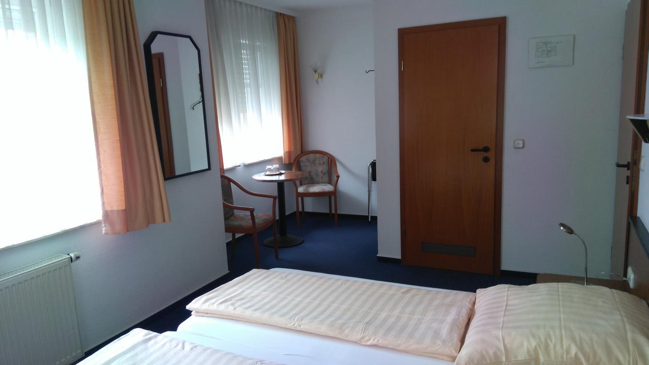 Hotel Loewensteiner Hof Haus Am Neuplatz ヴェルトハイム エクステリア 写真