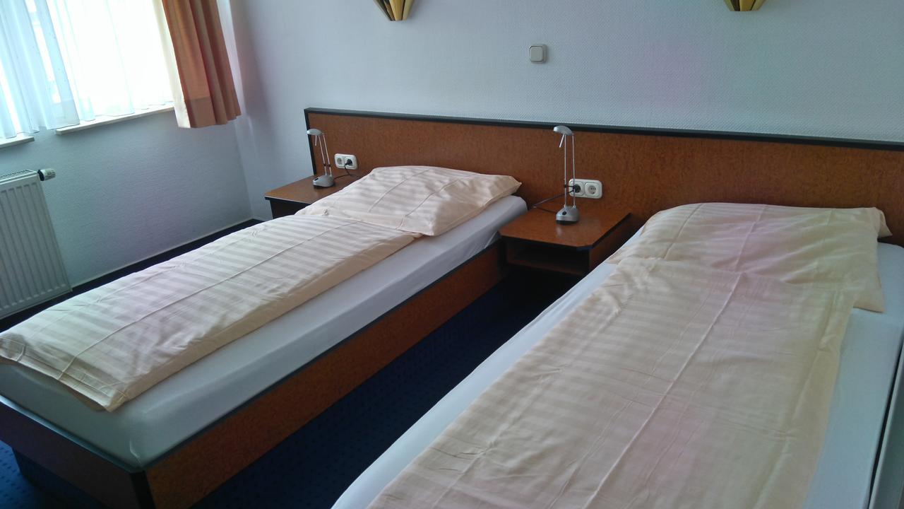 Hotel Loewensteiner Hof Haus Am Neuplatz ヴェルトハイム エクステリア 写真