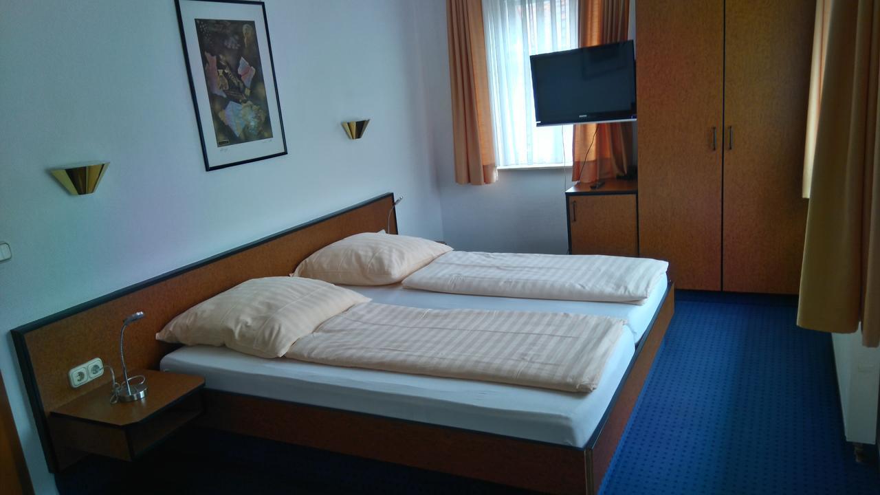 Hotel Loewensteiner Hof Haus Am Neuplatz ヴェルトハイム エクステリア 写真