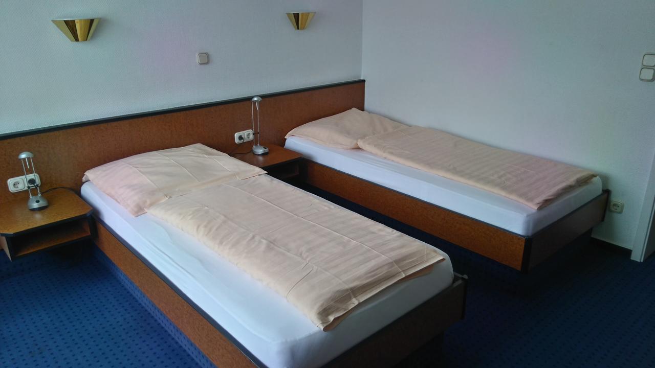 Hotel Loewensteiner Hof Haus Am Neuplatz ヴェルトハイム エクステリア 写真
